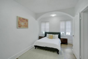 Mayflower 201 Extraordinary 2bd,1bth